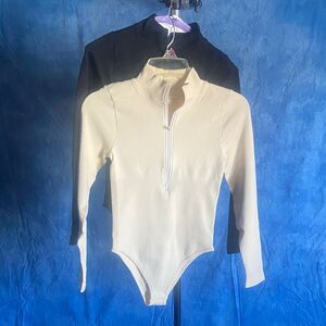 OQQ Cream and Black Long Sleeve Body Bodysuits sz S, 3G-128T006